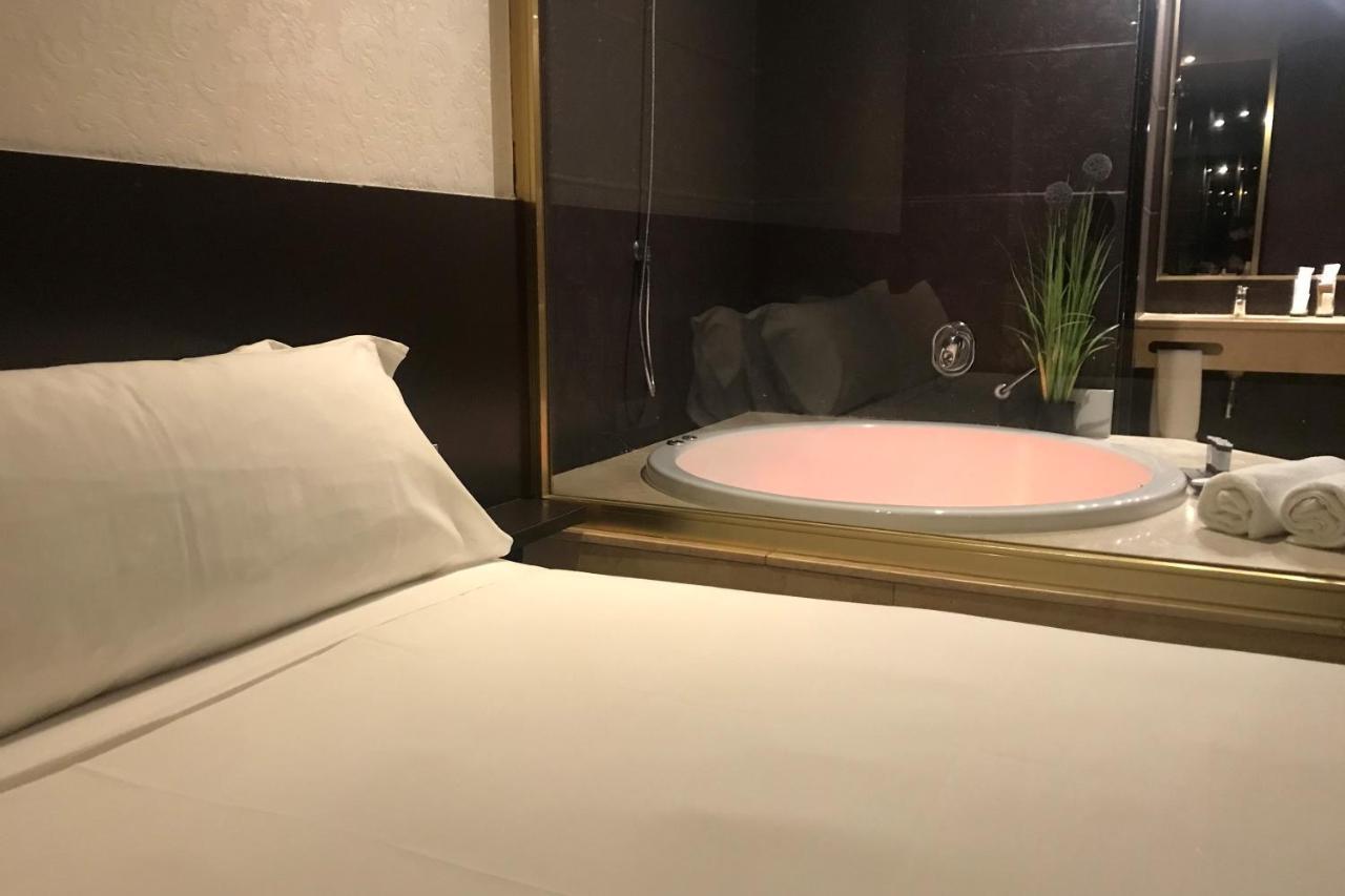 Hotel Punt 14 กาวา ภายนอก รูปภาพ