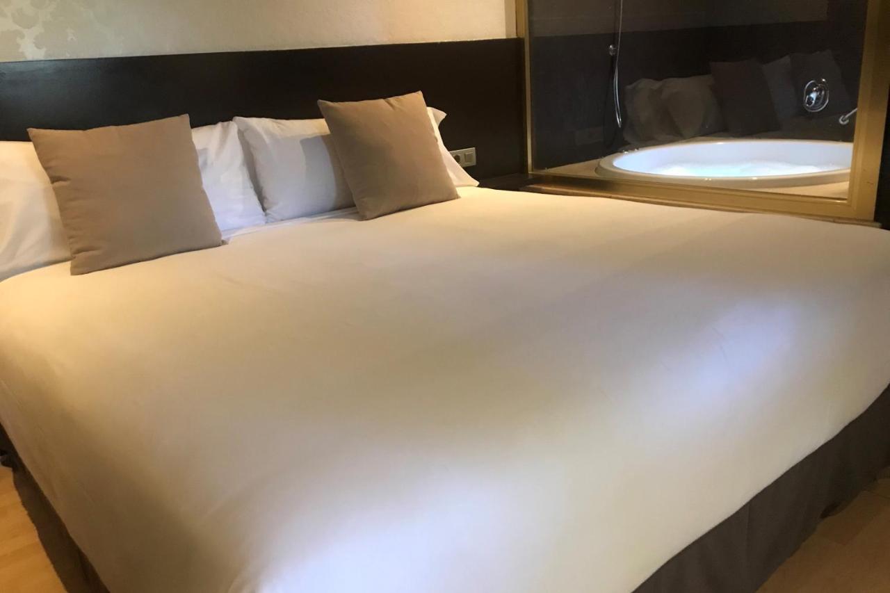 Hotel Punt 14 กาวา ภายนอก รูปภาพ