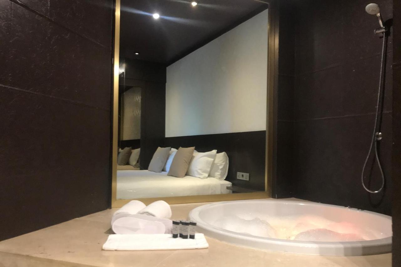 Hotel Punt 14 กาวา ภายนอก รูปภาพ
